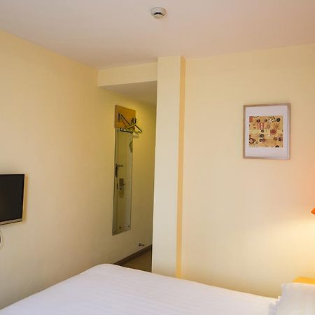 Home Inn Changchun Dajing Road Ouya Outlets מראה חיצוני תמונה