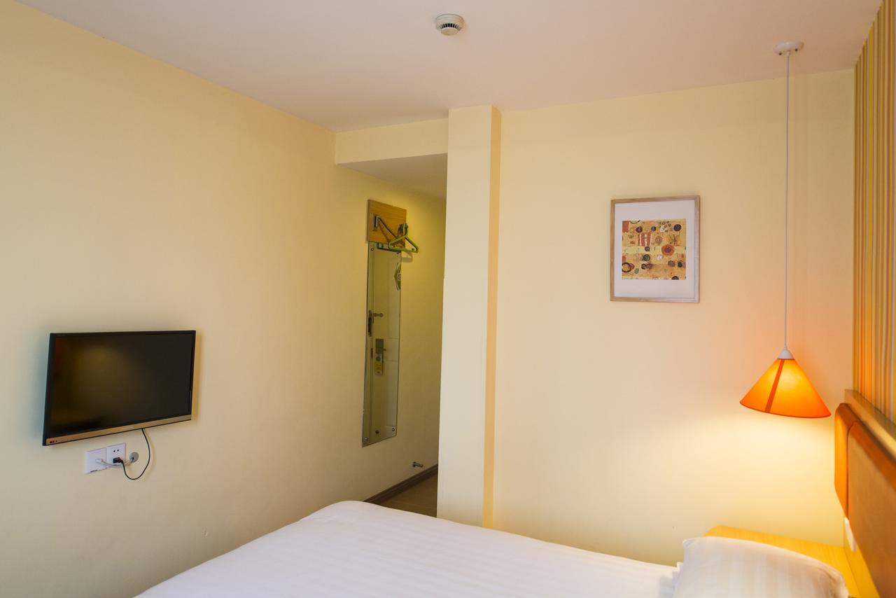 Home Inn Changchun Dajing Road Ouya Outlets מראה חיצוני תמונה